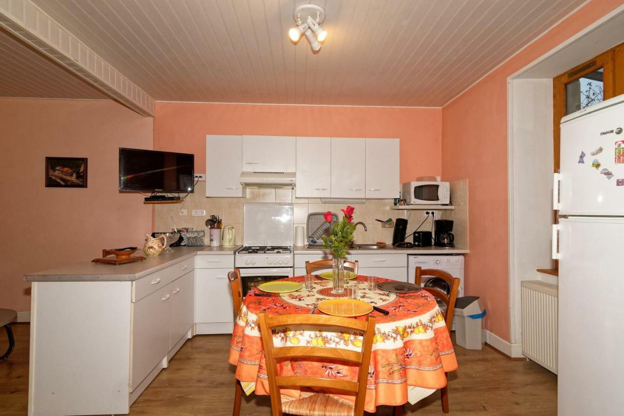 Gite De Sauviat 25 Chemin Du Grand Pacher Le Bourg De Sauviat 63120 المظهر الخارجي الصورة